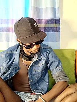 69_SINNS: διαδικτυακό σόου στην κάμερα