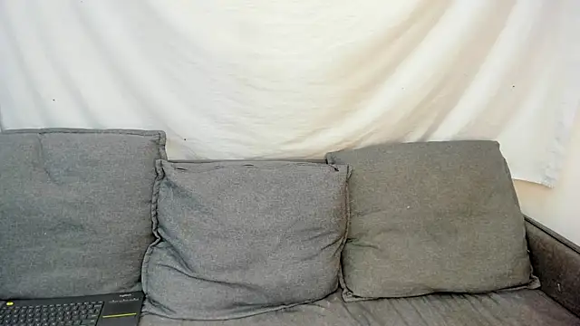 Mhelanny2 élő XXX-chatje