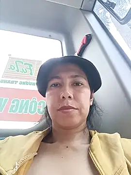 2HotAsain4u élő XXX-chatje