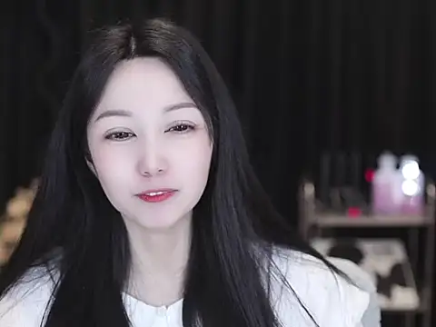 Nuyoah-77 élő XXX-chatje