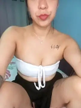 sweettpeach10 élő XXX-chatje