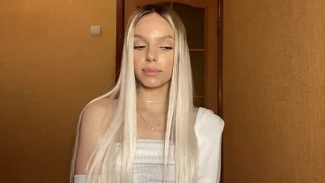 YawingSanguine's Live XXX Chat