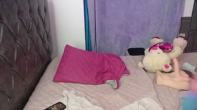 XXX chat uživo modela EmilyCoy_