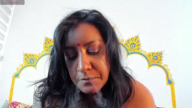 LadyNahir's Live XXX Chat