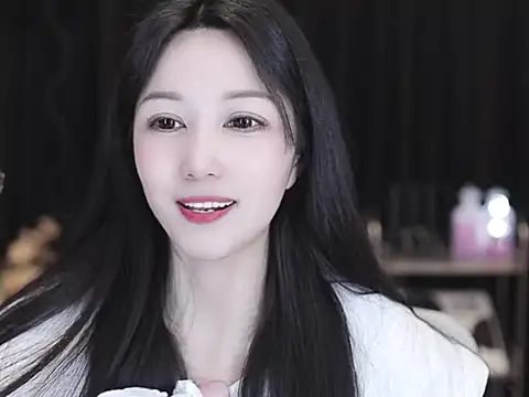 Nuyoah-77 élő XXX-chatje