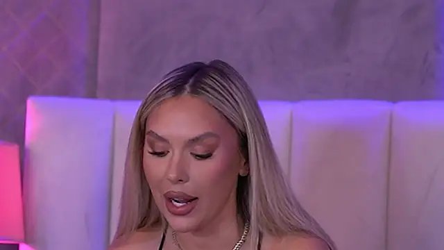 SelenaFrost élő XXX-chatje