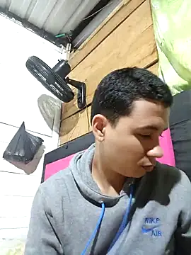 Chat XXX en directo de Sophia_Noah