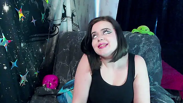 _little_monsterrr_ élő XXX-chatje