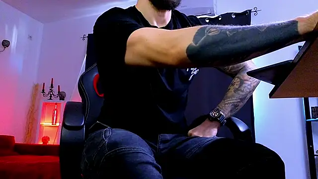 Czat XXX na żywo – MightyAaron66