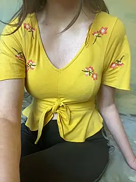 KittieCreme live XXX chat