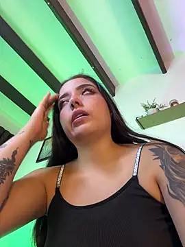 sarah_and_taylor: вебкам-шоу