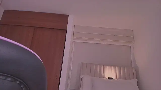 ArianaReynoldss' Live XXX Chat