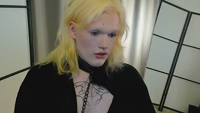 Lollita_Morgan: διαδικτυακό σόου στην κάμερα