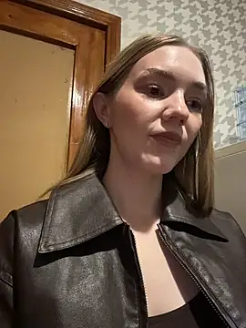 Chat +18 de MilaMoone ao vivo