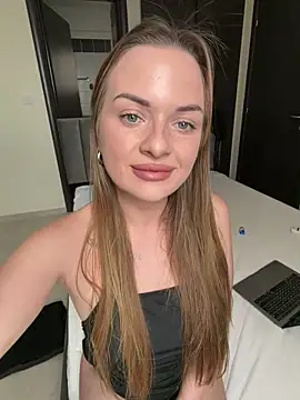 ElenaRebelle Adlı Modelin Canlı XXX Sohbeti