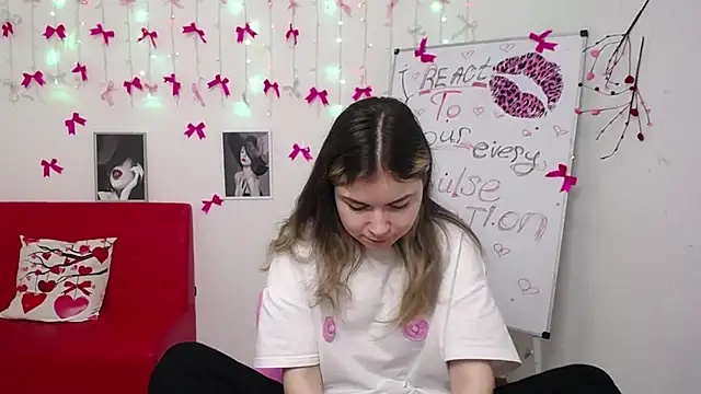 TinaRedly: онлайн-секс-чат