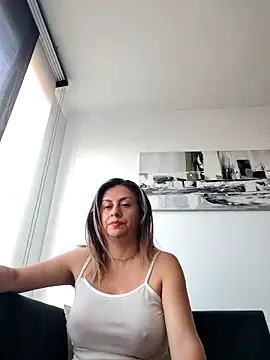 Latiinvenushot Adlı Modelin Web Kamerası Şovu