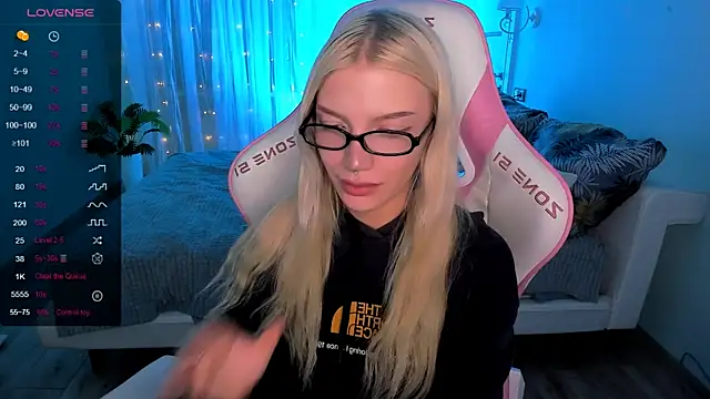 AnyaTaylor_ Chat XXX in diretta