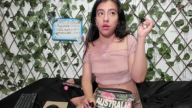 LittlePeach_'s Live XXX Chat