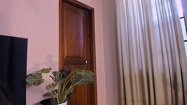 Christy_Sea Adlı Modelin Canlı XXX Sohbeti