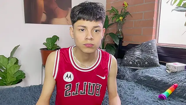 Andy_Belier23 Adlı Modelin Canlı XXX Sohbeti