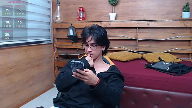 alex_477 Adlı Modelin Canlı XXX Sohbeti