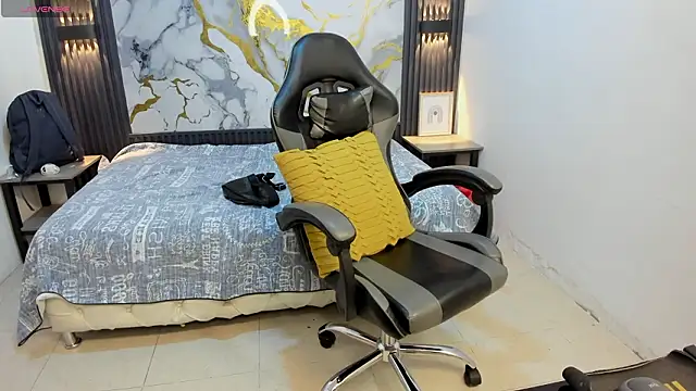 Estiv18_'s Live XXX Chat