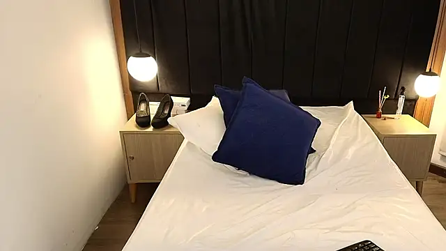 LiaMonroee_のライブXXXチャット