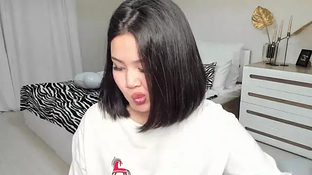 Brunette_Charm 现场XXX聊天