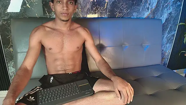 thiago_moreno Adlı Modelin Canlı XXX Sohbeti