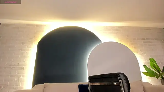 SunnyRivers' Live XXX Chat