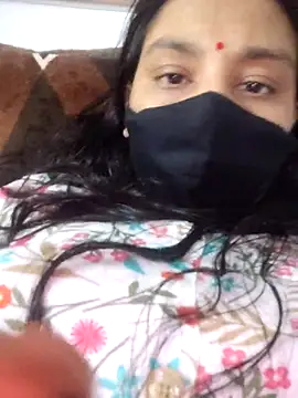 Saishaa: διαδικτυακό σόου στην κάμερα