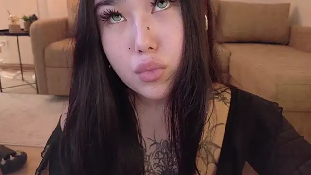 Yuriko_Mayn Webbikameraesitys