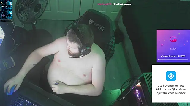 Iowaman42085's Live XXX Chat