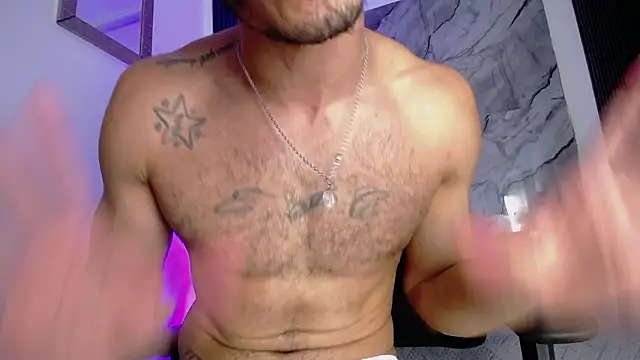 Grant_Irons: διαδικτυακό σόου στην κάμερα