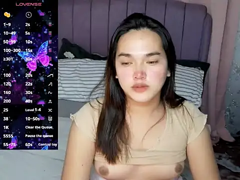 MoaningKylie's Live XXX Chat