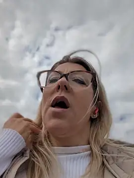 ManuelaX Webcam show