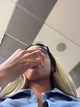 Pretty_roxxyy – Live XXX-chat