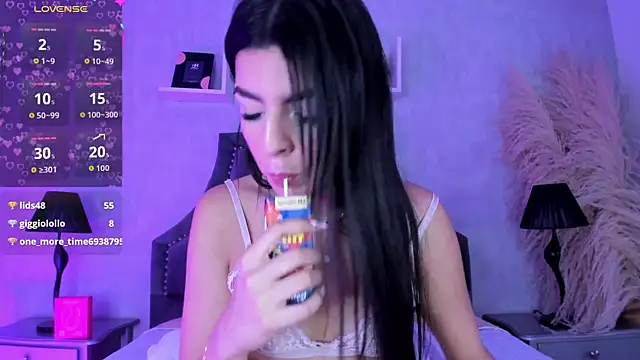 KarelyMitchel Chat XXX in diretta