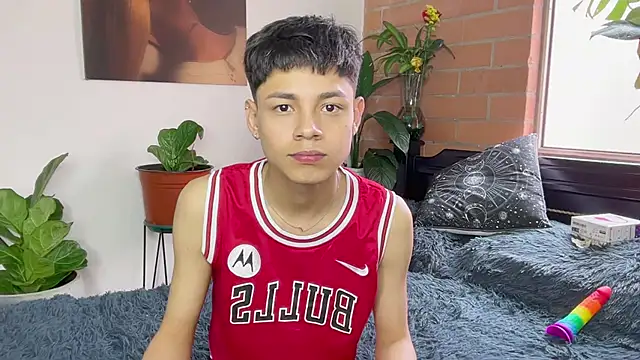 Andy_Belier23 Chat XXX in diretta