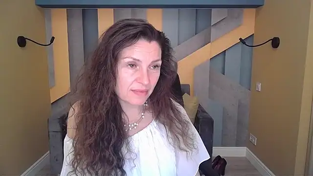 EllaLong's Live XXX Chat