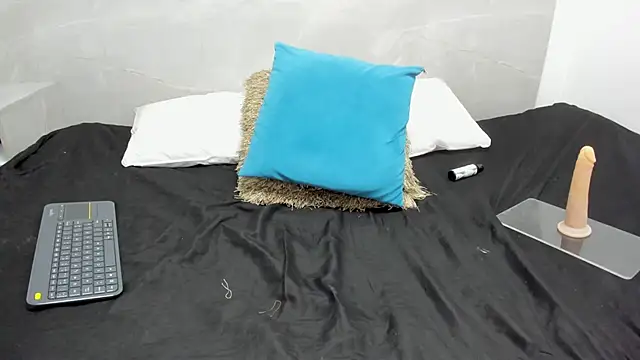 luz-miiaa's Live XXX Chat