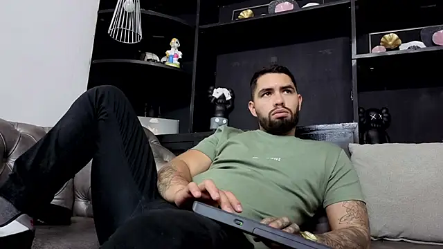 matteosantos: онлайн-секс-чат