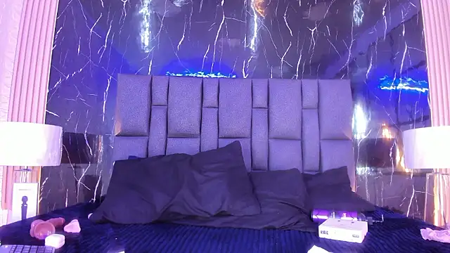 BustyGlow Chat XXX live