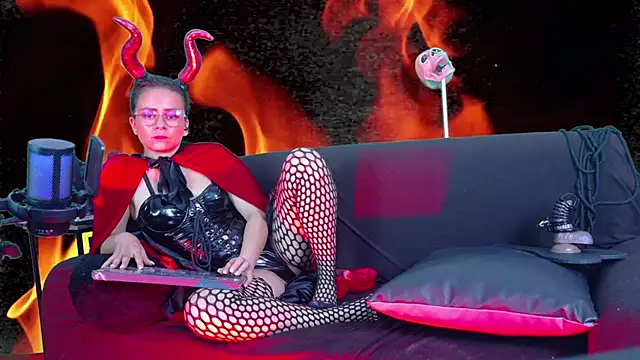 MistressSlut1 即時 XXX 聊天