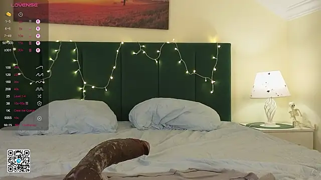 Bonnie_White Show in webcam