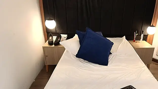 LiaMonroee_'s Live XXX Chat