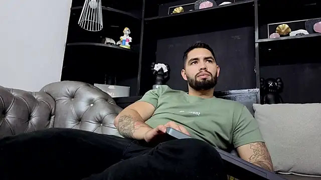 matteosantos Adlı Modelin Canlı XXX Sohbeti