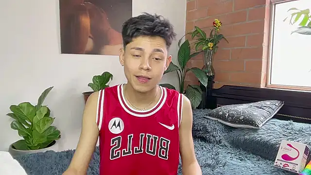 Show modela Andy_Belier23 na web-kameri