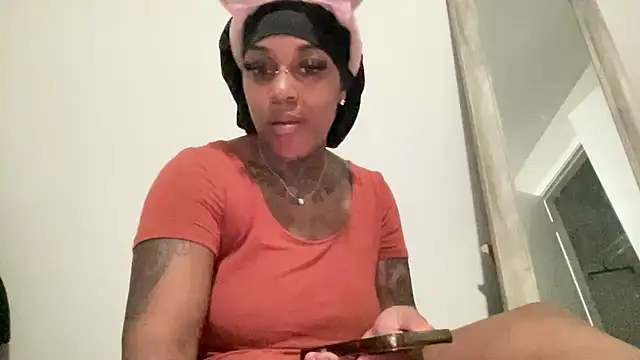 Creamesensation: διαδικτυακό σόου στην κάμερα